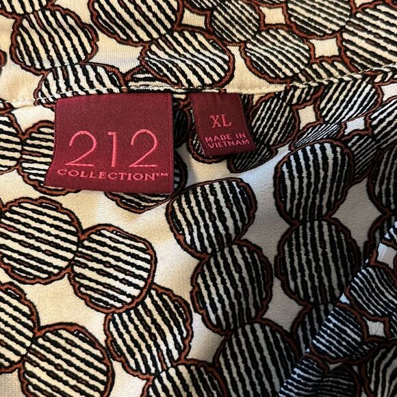 Pit to pit 20 inches length is 27 inches. 9/1 - Picture 4 of 6